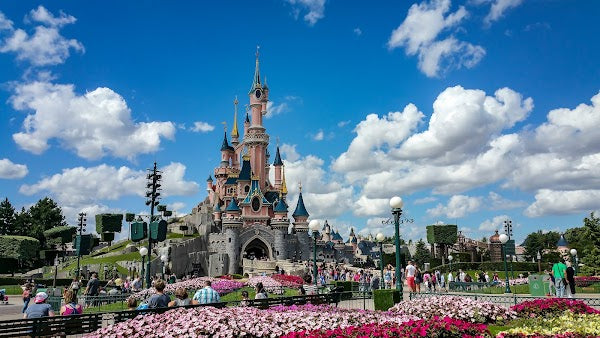 11D MAGICAL WEST EUROPE DISNEYLAND + MT. TITLIS & 2 OUTLET BY EK DEP. MAR 2027