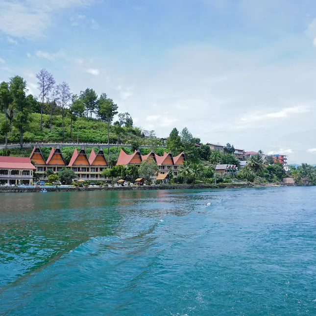 DANAU TOBA – BUKIT SIBEA BEA – WATERFRONT CITY TOUR 4D3N PAKET A